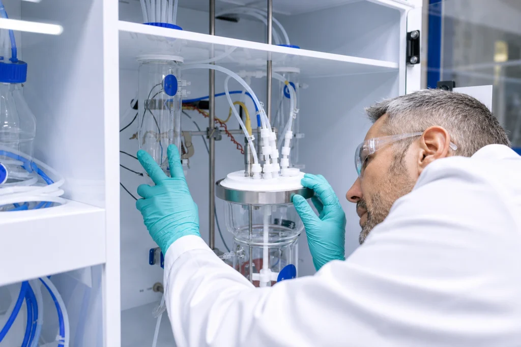 liquid phase peptide synthesis